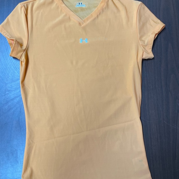 Underarmour HEAT GEAR shirt, lightly used. Great condition - Picture 5 of 5